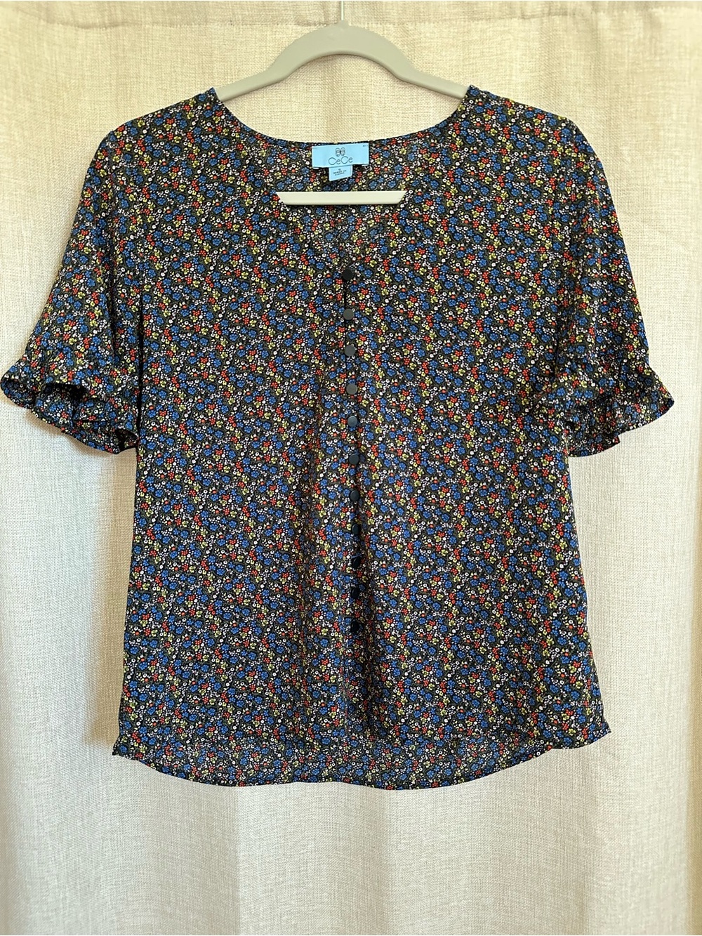 NWOT CeCe Black Multicolor Floral Ruffled Sleeve Blouse | Size S